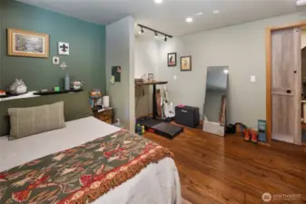 Secondary downstairs bedroom