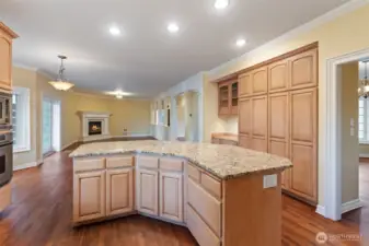 Kitchen, tons of storage, Stainless appliances