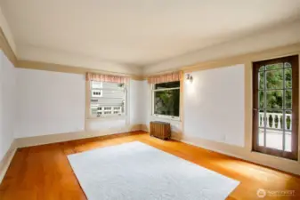 2/3 bedrooms on the 2nd floor; this one with direct access to the south facing rooftop terrace.