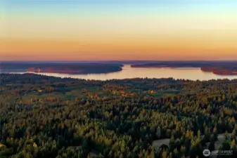 Close to Tolmie State Park with beach access, and close to JBLM, I-5 and Olympia/Lacey amenities