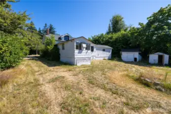Wonderful old apple trees dot the landscape, while vintage agricultural outbuildings await rejuvenation.