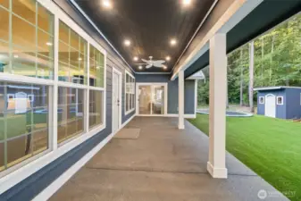 Covered back porch/patio.