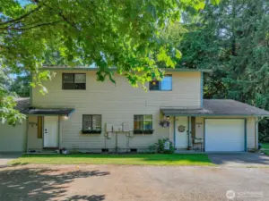 Welcome to this investment opportunity to own this duplex with over 2000sqft of rentable space.