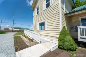 Accessible entry ramp