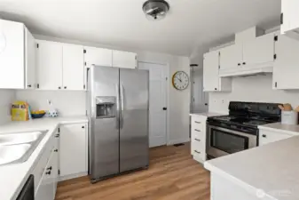 Enjoy meal prep in the light and bright updated kitchen!