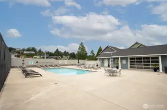 Pool and clubhouse!