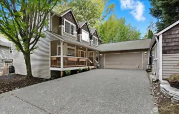 Welcome to this 4 bed/2.5 bath home with a den/office.  Home has spacious 2 car garage and covered front porch.
