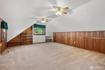 Second upstairs bedroom