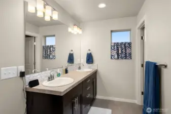 5 piece primary bath with large walk in closet