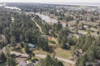 Downtown and golf course are also just minutes away.