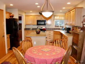 Kitchen Eating Area