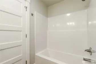 Full bathroom 2
