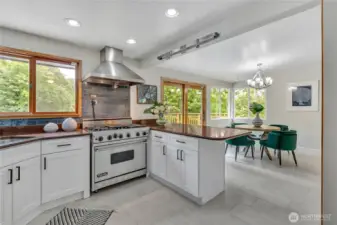 Brand new kitchen cabinets with pull out drawers