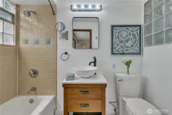 Full bath off primary