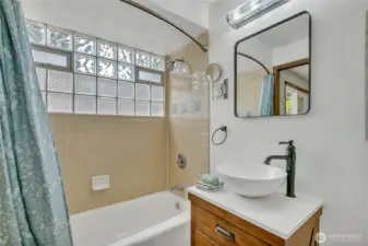 Full bath off primary