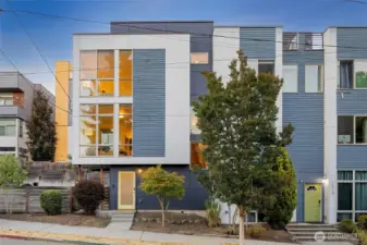 Welcome to Judkins Park! 2510 S Dearborn St, built in 2013, blends modern style, comfort, and convenience across four levels.