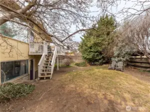 Spacious fully fenced backyard with irrigation and room to garden.Spacious fully fenced backyard with irrigation and room to garden.