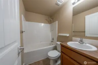 2nd Floor Full Bath