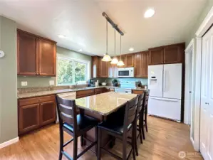 Kitchen w/ granite countertops