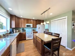 Kitchen w/ spacious island