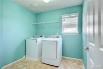 Large laundry room. All appliances stay!