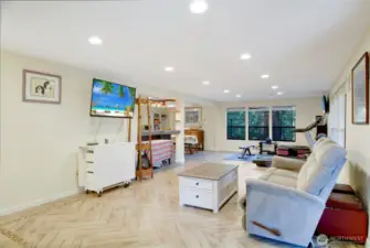 Spacious living area w/separate entrance, lower level