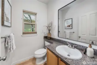 Main floor 1/2 bath