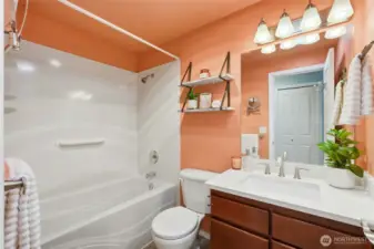 Ensuite bathroom No.1