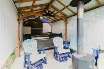 Hot tub and stove in Gazebo