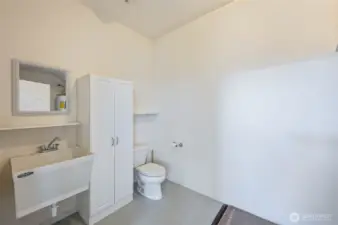 Garage Bath/Utility/ Laundry