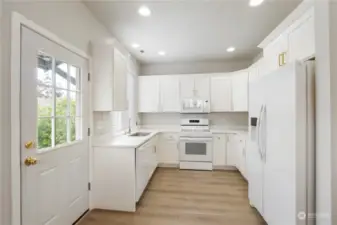 ~Kitchen with brand-new appliances, quartz countertops and white cabinets~