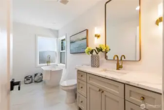 Free standing tub in master ensuite