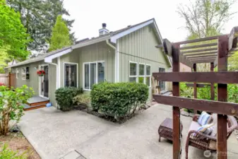 This yard is both a gardener's and entertainer's happy place!