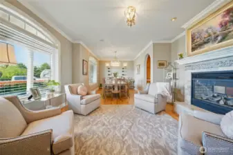 Formal dining/front room