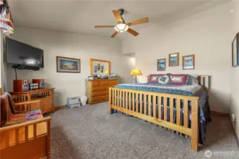 Primary bedroom, fully furninshed.