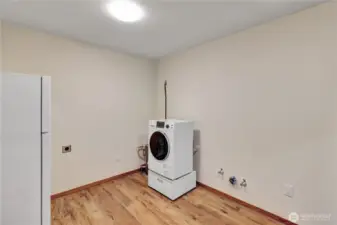 Secondary main floor ductless/washer dryer ductless