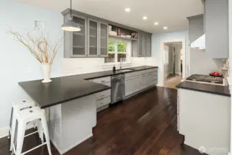 Kitchen (Main Floor)