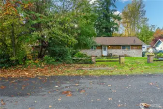 Set back from the road on a cul-de-sac, this duplex provides reduced traffic flow and a peaceful residential environment surrounded by greenery.