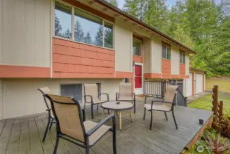 Large front deck for those sunny days