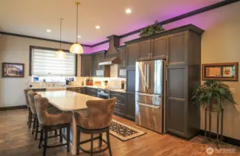 KITCHEN WITH HIGH END APPLIANCES