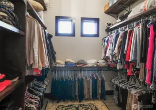 OVERSIZED PRIMARY WALK IN CLOSET