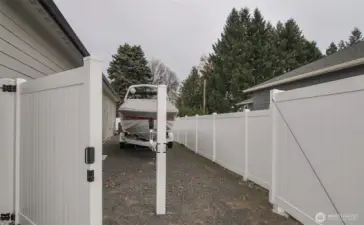 RV/TOY PARKING WITH RV DUMP