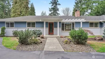 Mercer Island home with detached garage offers an 610 square foot ADU with a 3/4 bathroom.