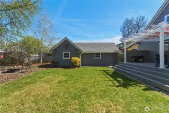 Lovely backyard and deck
