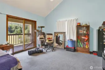 Upper Floor 2nd Bedroom with full Ensuite bathroom.