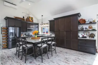 Large island for serving or seatin