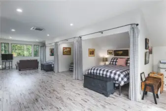 Alcoves for 4 beds