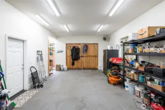 Oversizsed garage/workshop