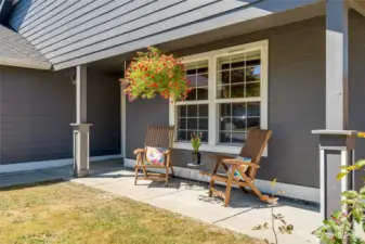 Charming covered front patio.