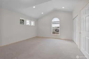 Upstairs large bonus room.